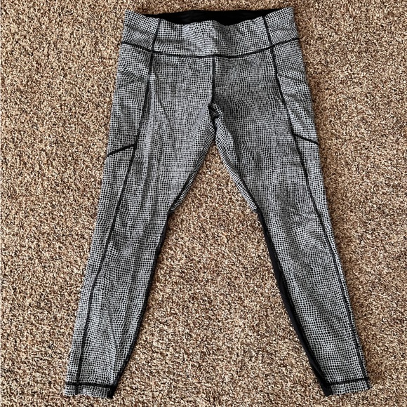 Lululemon leggings - Picture 3 of 5